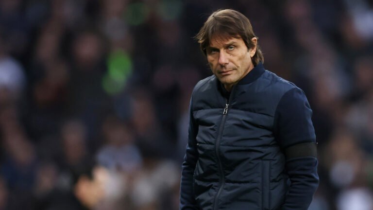 Após polêmica, Tottenham anuncia saída de Antonio Conte