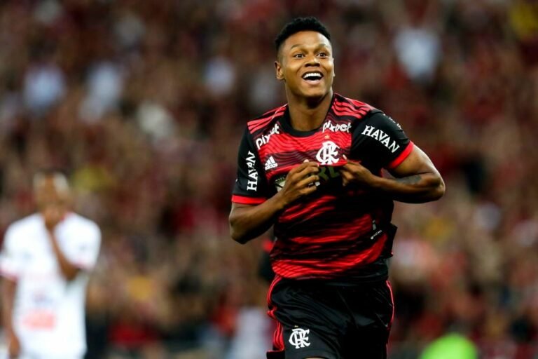 Liverpool entra na disputa por Matheus França, do Flamengo
