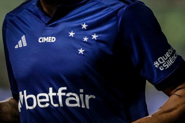 Com saída de Pezzolano, Cruzeiro acerta com novo treinador estrangeiro, afirma jornalista