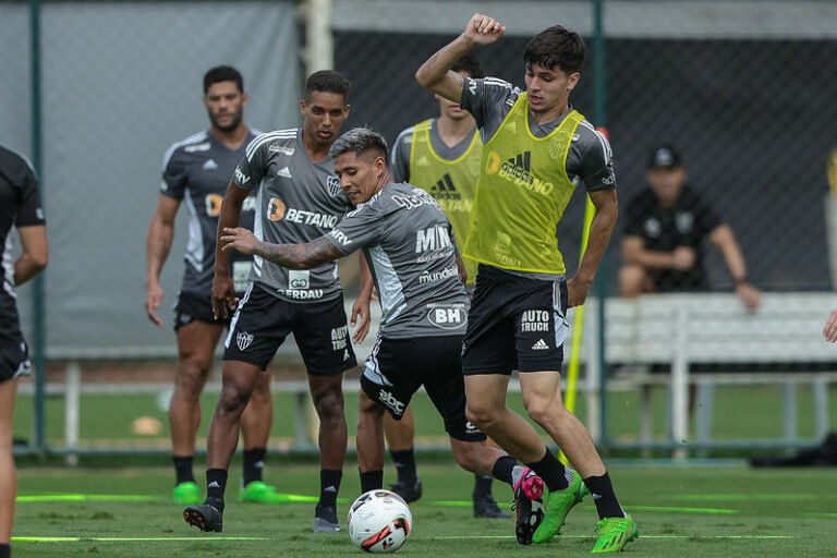 Jovens da base, Isaac e Cadu participam de treinos com elenco principal do Atlético-MG