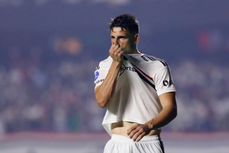 São Paulo é acionado na FIFA por dívida pela compra de Calleri