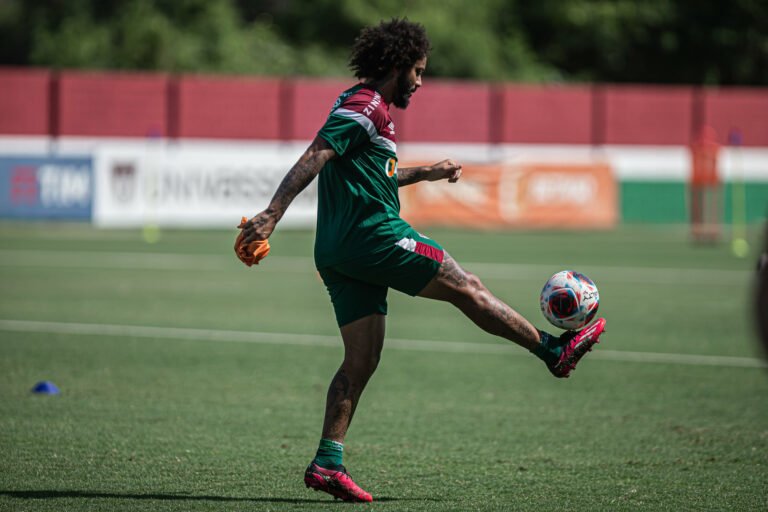 Marcelo, do Fluminense, será relacionado para a decisão do Carioca contra o Flamengo