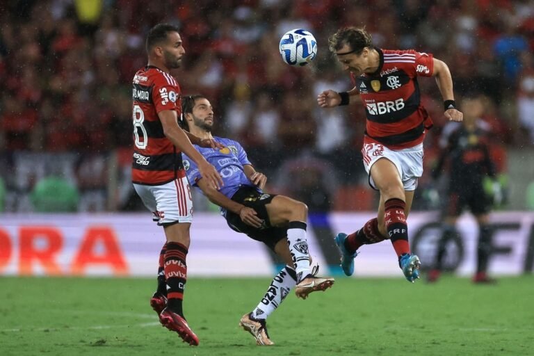 Flamengo atualiza situações de David Luiz e Thiago Maia