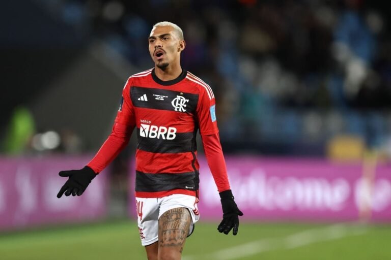 Flamengo deve buscar lateral-direito no mercado após lesão de Matheuzinho