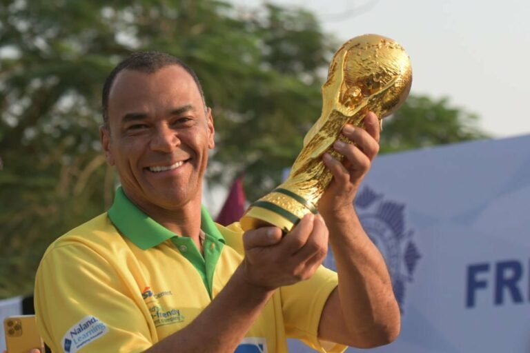 Bicampeão do Mundo, Cafu critica possibilidade de Jorge Jesus assumir a Seleção e indica Diniz