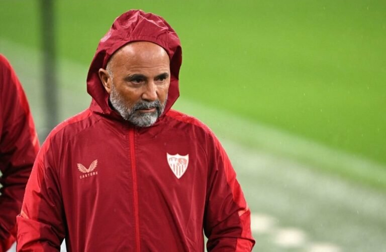 Especulado recentemente no Flamengo, Sampaoli está perto da demissão no Sevilla