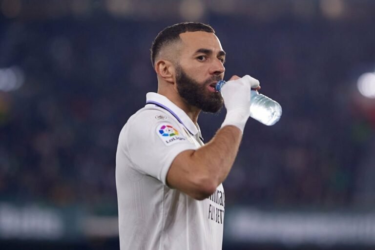 Benzema sofre lesão e vira desfalque no Real Madrid