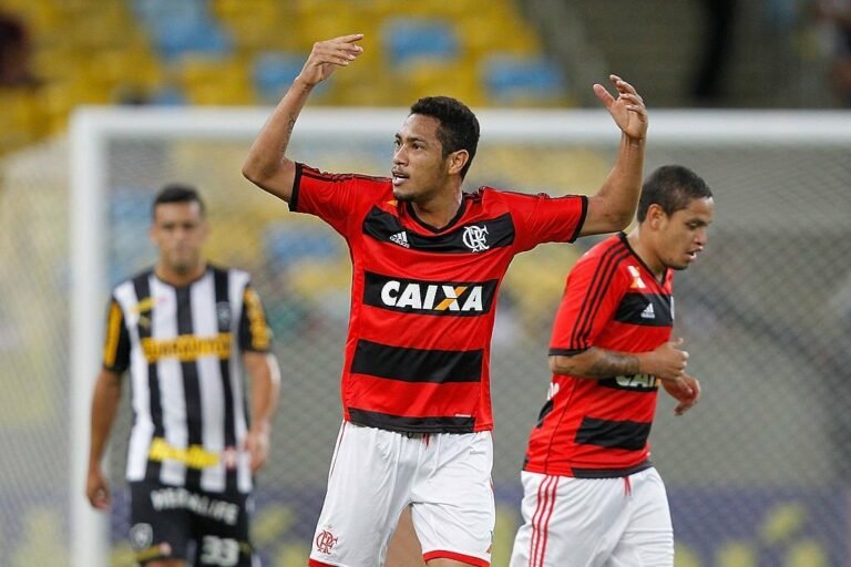 Brocador diz que se jogasse no Flamengo atual faria o dobro de gols de 2013