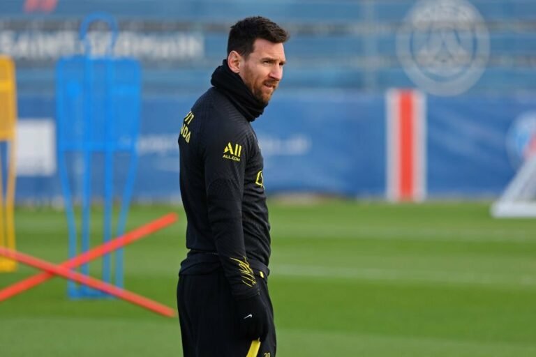 Pai de Messi vai às redes sociais para desmentir rumores sobre futuro do filho