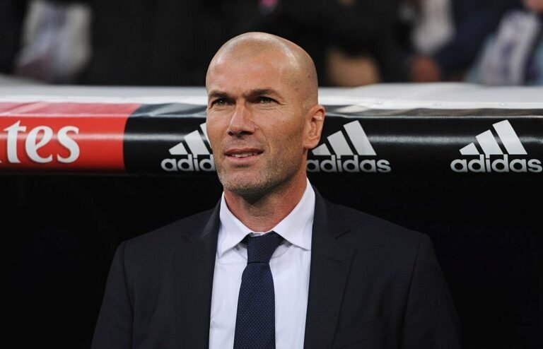 Zidane é o favorito de Florentino Pérez para substituir Ancelotti no Real Madrid