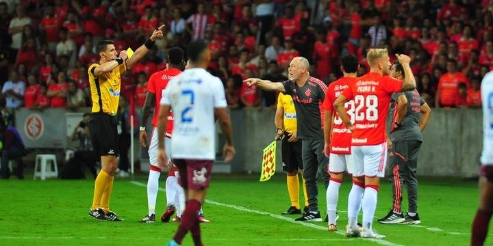 Pedro Henrique lamenta eliminação do Inter para o Caxias: “Noite decepcionante”