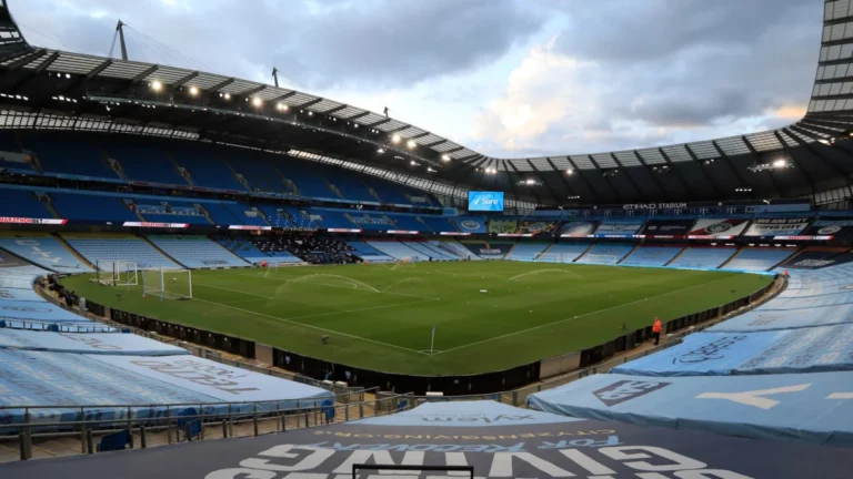 Manchester City deve investir 300 milhões de libras na reforma do seu estádio