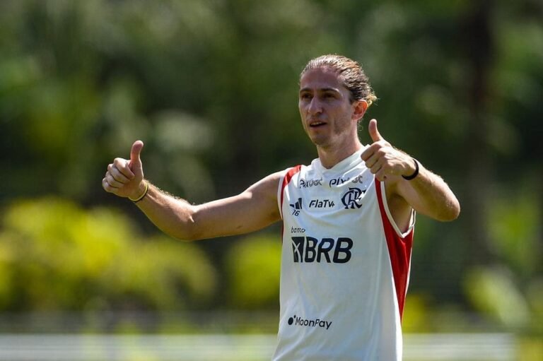 Filipe Luís surpreende com postura de ‘auxiliar’ de Vítor Pereira contra o Vasco