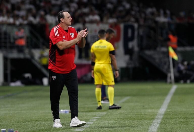 Jogadores do São Paulo reclamam de Ceni com diretoria após discussão com Marcos Paulo