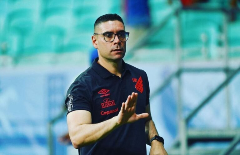 Cruzeiro encaminha contratação de preparador físico campeão nacional e continental