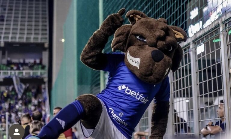 Cruzeiro volta atrás e não seguirá com novo visual do Raposão