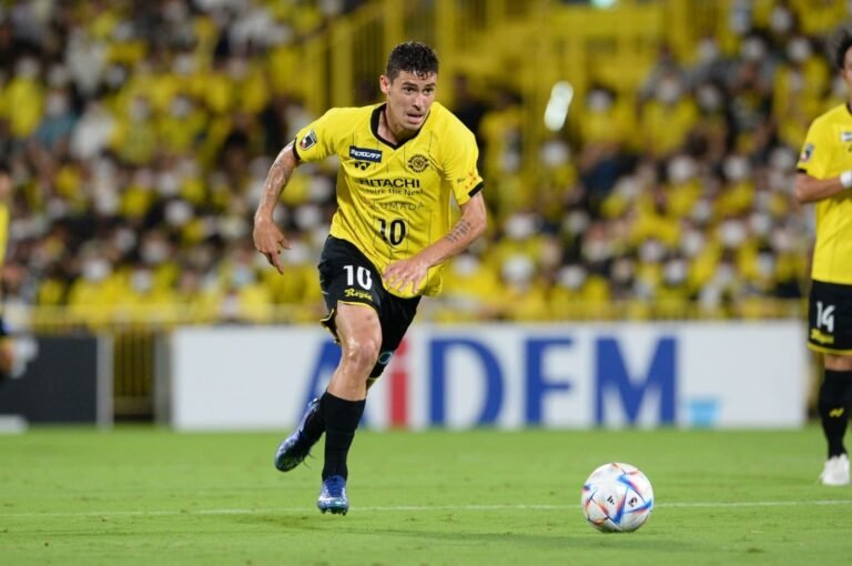 Jogador revelado pelo Flamengo é oferecido ao Vasco