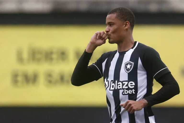 Botafogo divulga lista de relacionados para duelo contra o Resende, com novidades