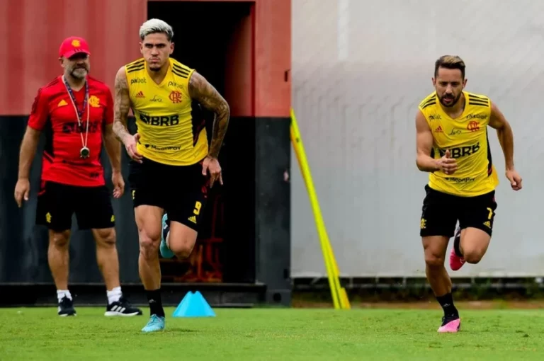 Com volta de destaque, Flamengo divulga lista de relacionados para duelo contra o Fluminense