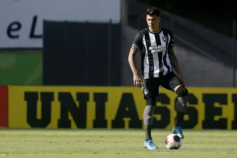 Mazzuco revela que Victor Cuesta no Botafogo é “além da questão financeira”