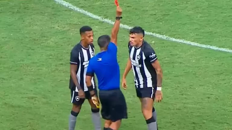 Tiquinho Soares está fora da estreia do Botafogo na Copa do Brasil, contra o Sergipe