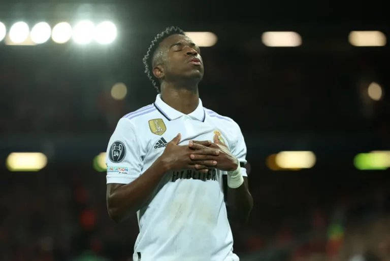 Vinícius Júnior desabafa: ‘Sou o que mais toma faltas e o que mais leva cartões’