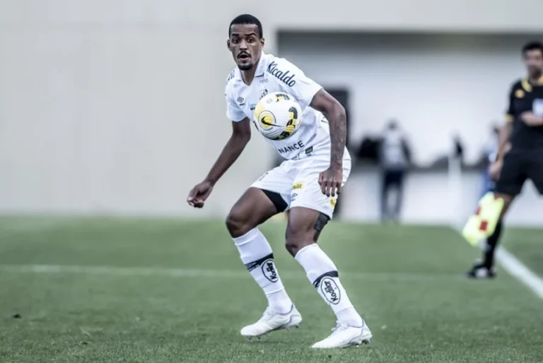 Cruzeiro negocia a contratação de Luiz Felipe, do Santos; zagueiro foi liberado pela diretoria