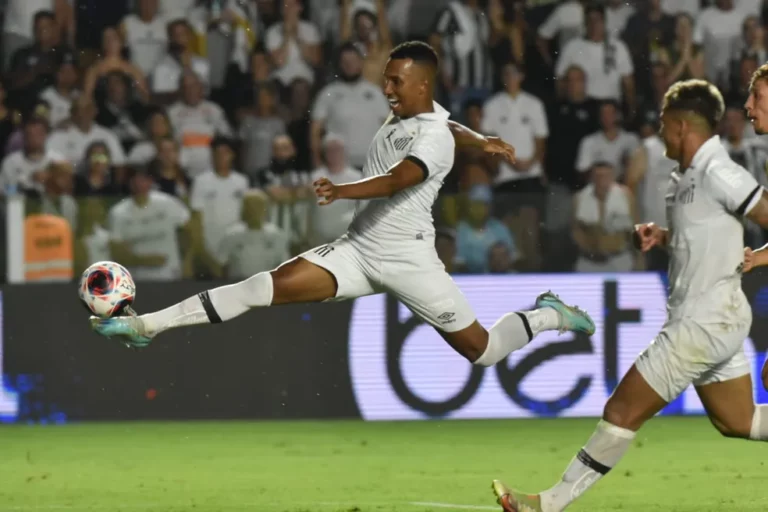 Empresário revela proposta do Botafogo por Lucas Braga, do Santos