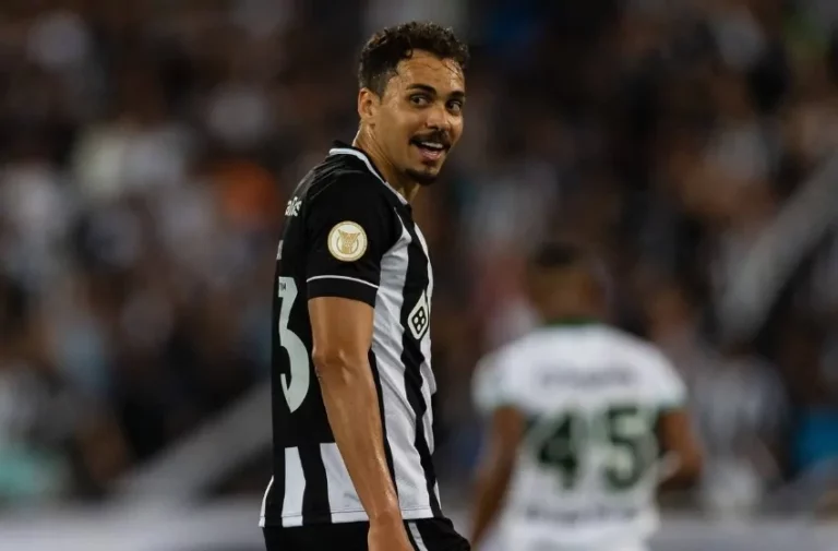 Com duas grandes novidades, Botafogo divulga lista de relacionados para duelo contra o Brasiliense