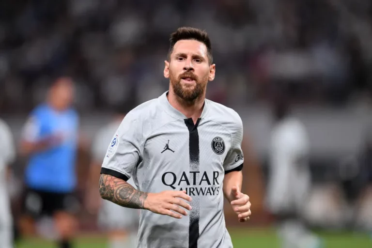 Clube árabe tem proposta astronômica engatilhada por Messi e salário igual a de Cristiano Ronaldo