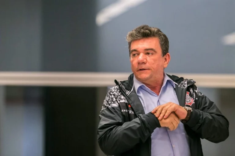 Ex-presidente do Corinthians debocha de Vitor Pereira após derrota do Flamengo na Recopa