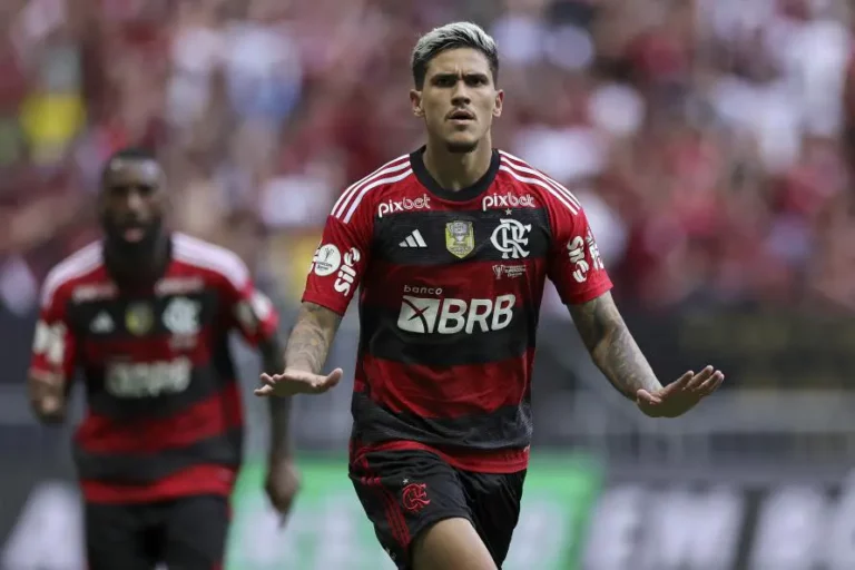 Pedro será desfalque do Flamengo em clássico contra o Vasco