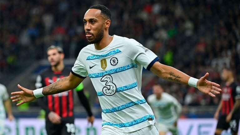 Aubameyang se oferece para atuar no Barcelona por salário simbólico