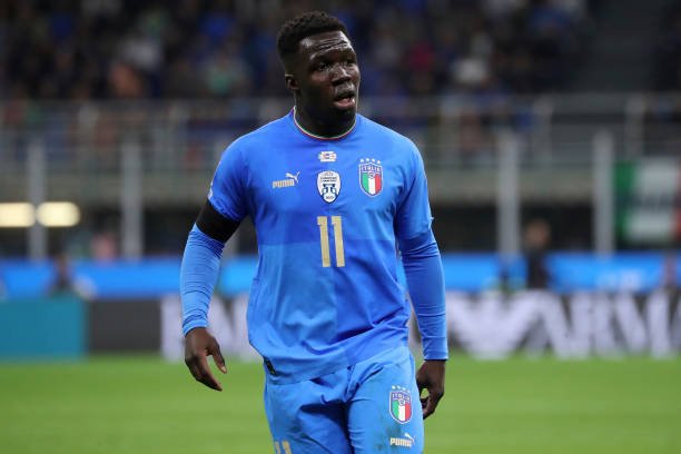 Gigantes ingleses entram na corrida pela contratação de joia italiana