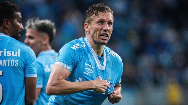 Lucas Leiva deve anunciar aposentadoria do futebol, diz jornalista