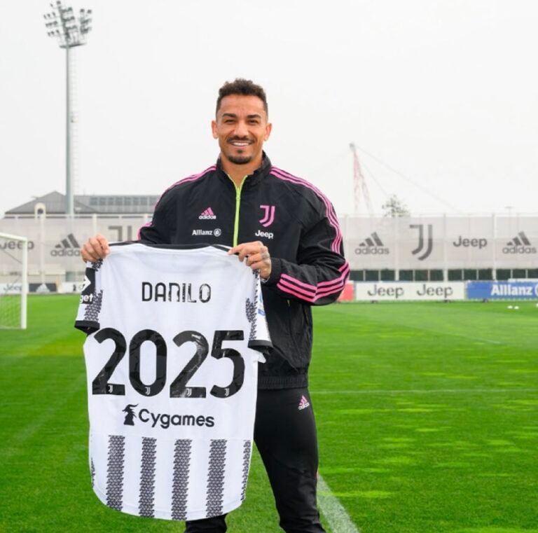 Juventus oficializa renovação contratual de Danilo
