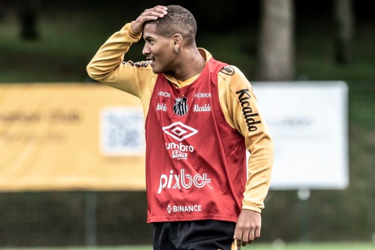 Mirando o futebol europeu, Ângelo dificulta saída do Santos