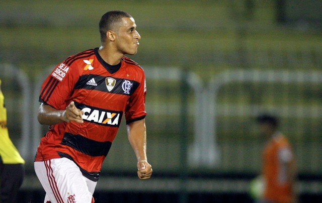 Cruzeiro tem interesse na contratação do zagueiro Welinton ex-Flamengo