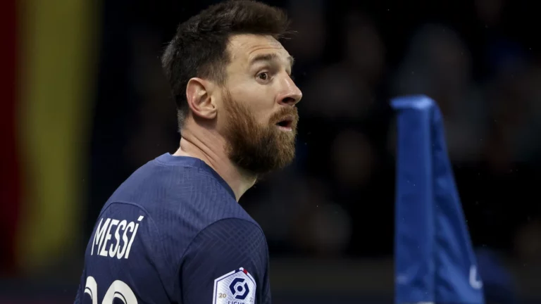 Messi pede valorização salarial e PSG desiste de renovar seu contrato