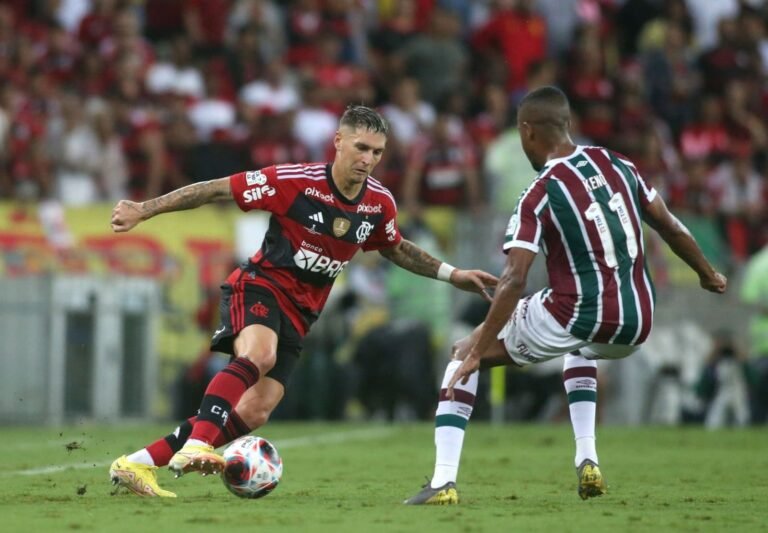 Flamengo anuncia que Varela passará por procedimento no quadril
