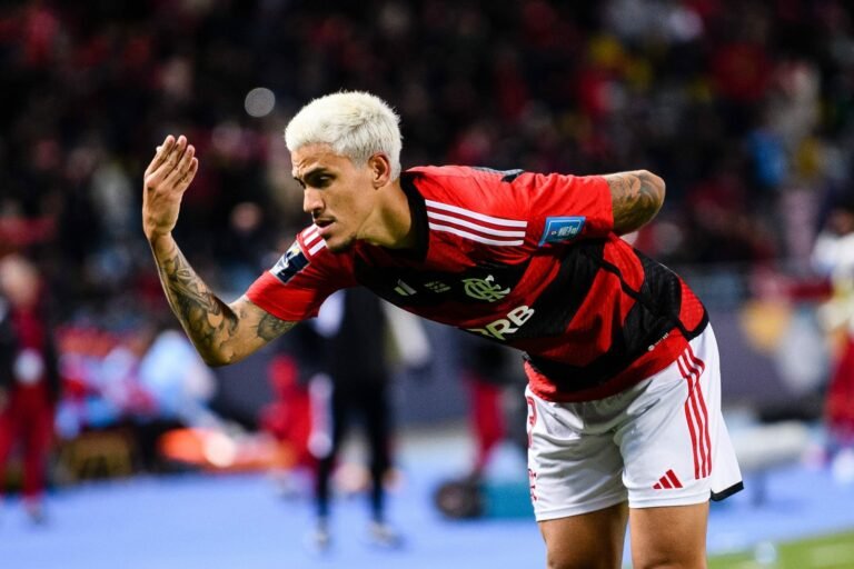 Aston Villa prepara oferta para contratar Pedro, do Flamengo