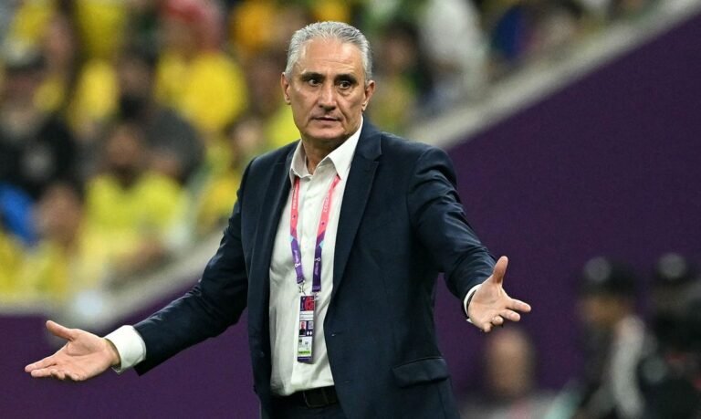 Alvo do Corinthians, Tite reforça que não deseja trabalhar no país em 2023