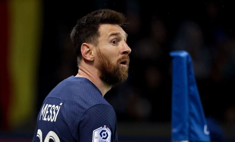 Alvo do Barcelona, Messi decide permanecer na Europa por mais duas temporadas