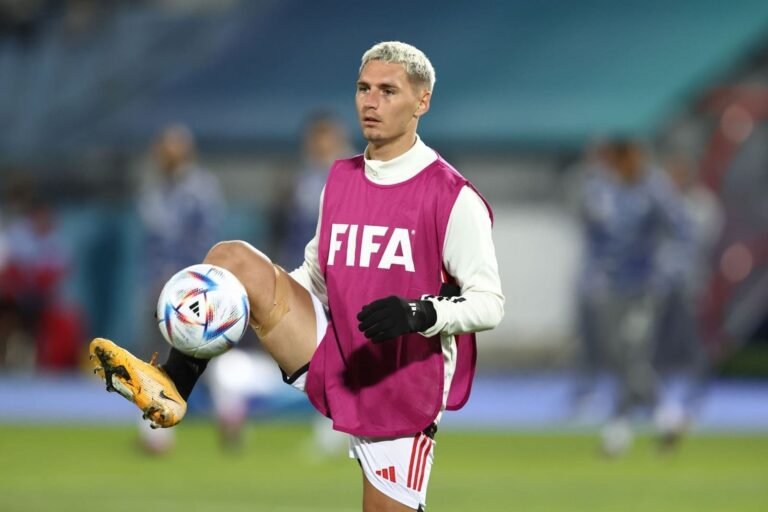 Com lesão no púbis, Varela deve ficar fora nos próximos 15 dias