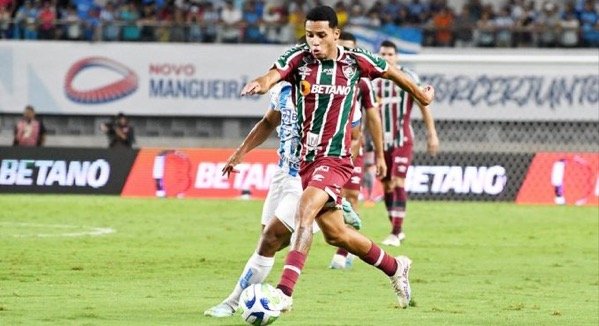Clubes portugueses monitoram Alexsander, do Fluminense