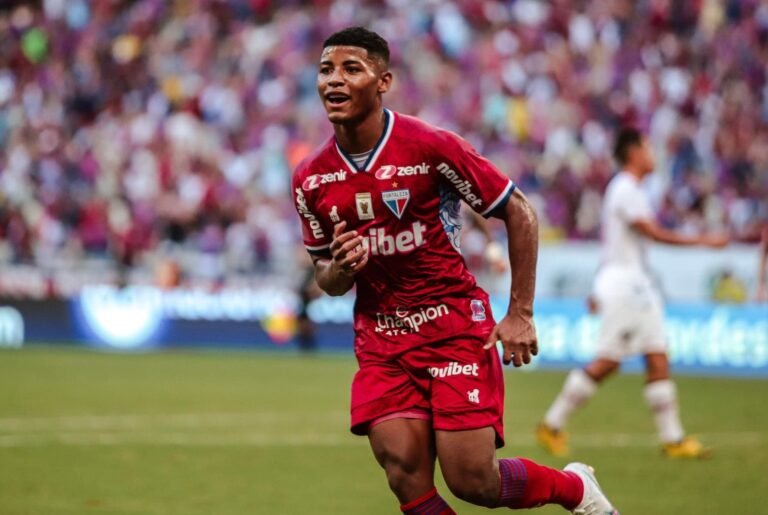 Flamengo negocia contratação de volante do Fortaleza