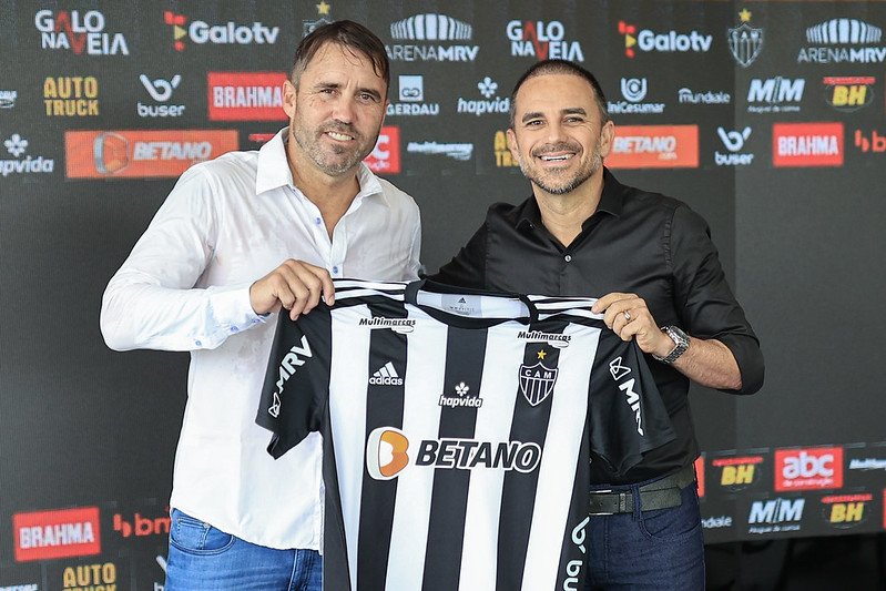 Rodrigo Caetano comenta futuro de Coudet no Atlético