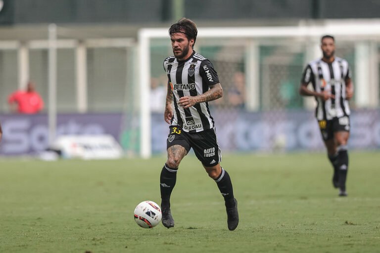 Grêmio oferece aumento salarial e contrato de três anos a Nathan, que insiste em ficar no Atlético