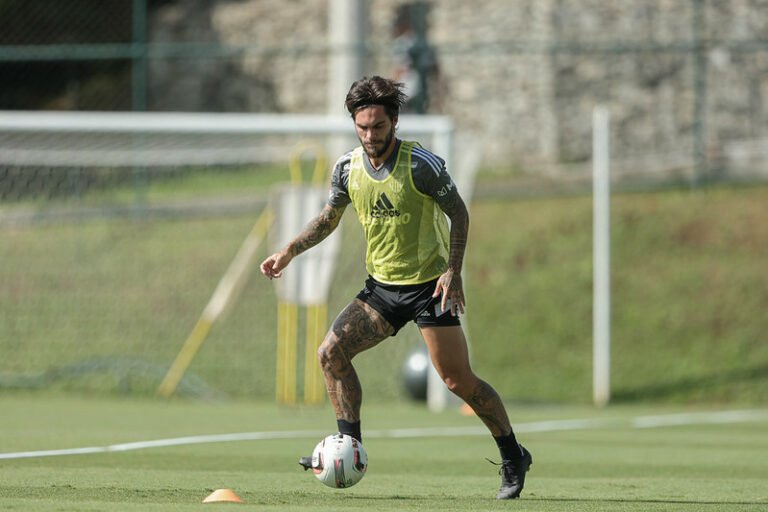 Com bases salariais acertas, Nathan e Grêmio divergem em tempo de contrato