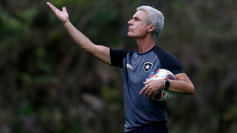 Com retorno, Botafogo divulga lista de relacionados para estreia na Sul-Americana